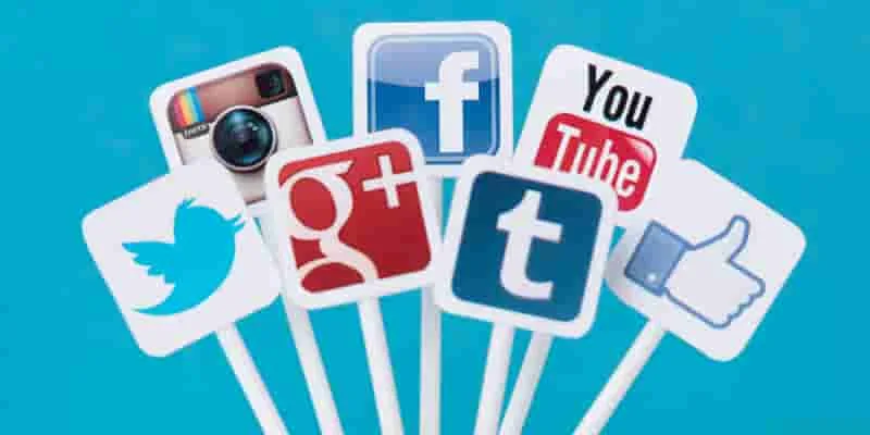 El impacto de las redes sociales en la comunicación y las relaciones interpersonales.