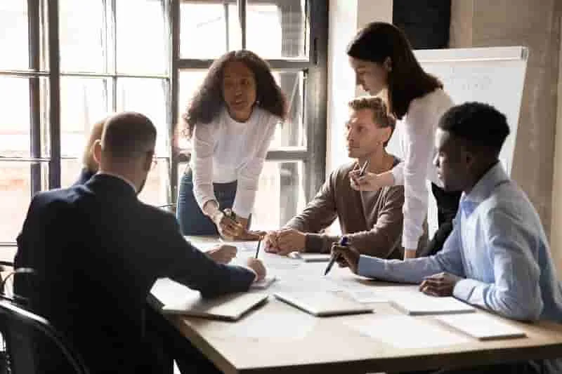 Los desafíos de la gestión de la diversidad en el lugar de trabajo y la promoción de la inclusión laboral.
